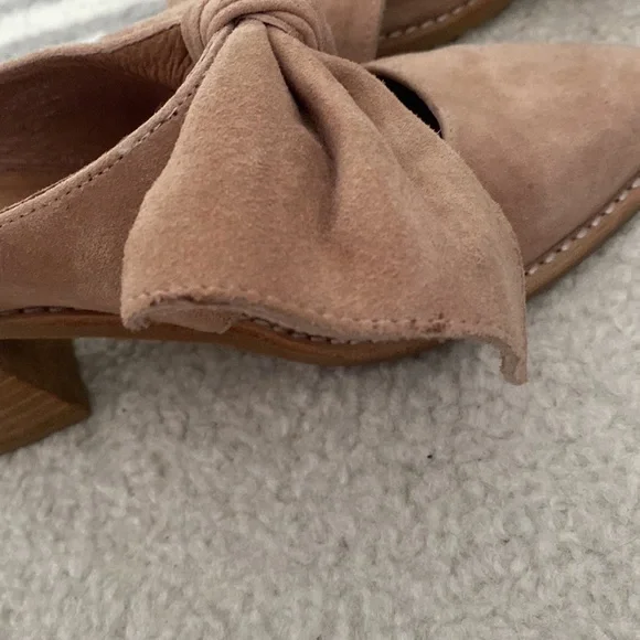 Jeffrey Campbell suede blush 3” block heeled mules with large bow - Picture 6 of 6